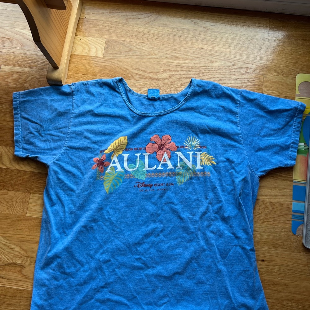 Disney Aulani resort Tshirt